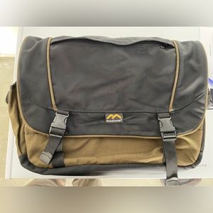 Brenthaven computer messanger bag 13”